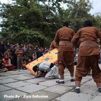 نمایش نهمین جشنواره بین المللی تیاتر خیابانی مریوان | گزارش تصویری تیوال از نمایش درخت و باد / عکاس: سید ضیاالدین صفویان | عکس