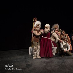 نمایش سرزمین تهی سران | عکس