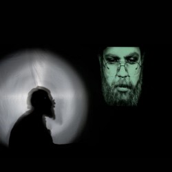 نمایش اعتراف‌ها و دروغ‌ها | عکس