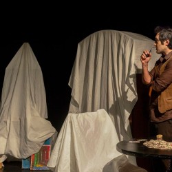 نمایش اتاق ورونیکا | عکس