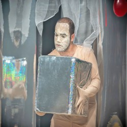 نمایش اوبرمنش | عکس