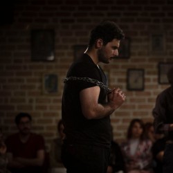نمایش معرکه در معرکه | عکس
