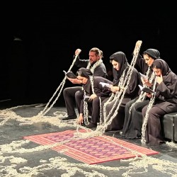 نمایشنامه‌خوانی خورش فسنجان یلدا | دیوار | عکس