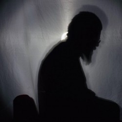نمایش اعتراف‌ها و دروغ‌ها | عکس